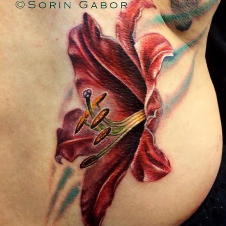 Sorin Gabor - Realistic color flower tattoo -lower lily deail